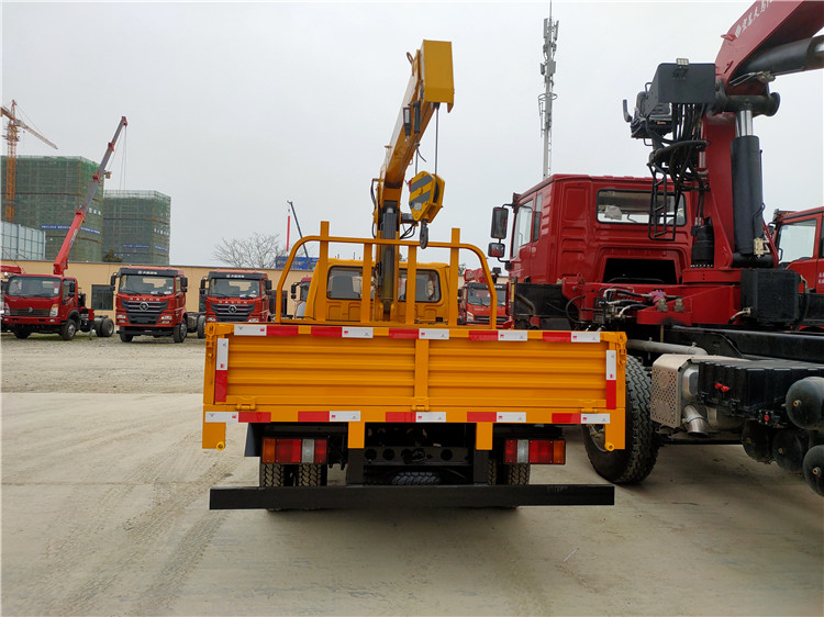 江鈴雙排徐工2噸藍(lán)牌隨車吊清障車 高效靈活的救援多面手